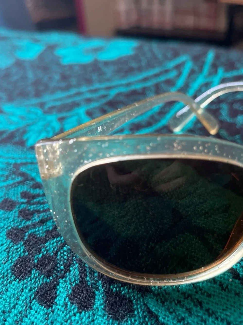 Clear Glitter Cat-Eye Sunglasses - Clear